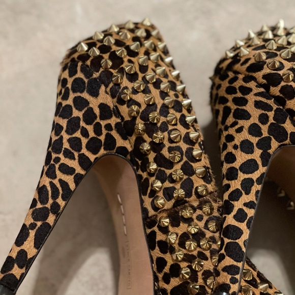 Vince Camuto Leopard Print Studded Platform Heel - Picture 6 of 7